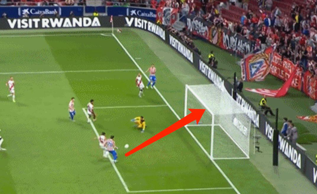 将球打进, 虽然马竞高, 踢伤了对方 将球打进, 虽然马竞高, 踢伤了对方